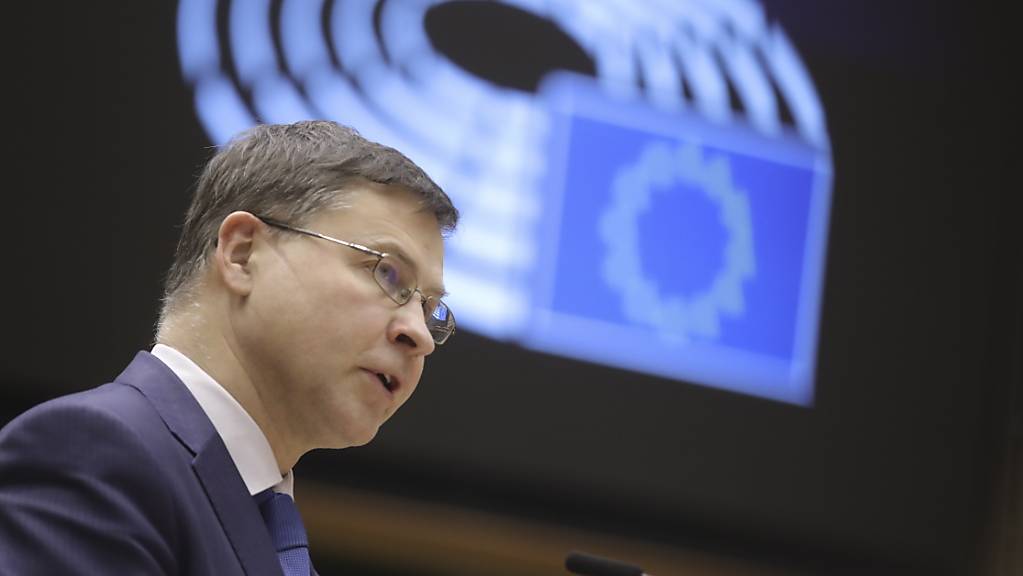 EU-Kommissionsvize Valdis Dombrovskis hat die EU-Staaten ermahnt, nun den EU-Beschluss so schnell wie möglich in ihren nationalen Parlamenten zu ratifizieren.