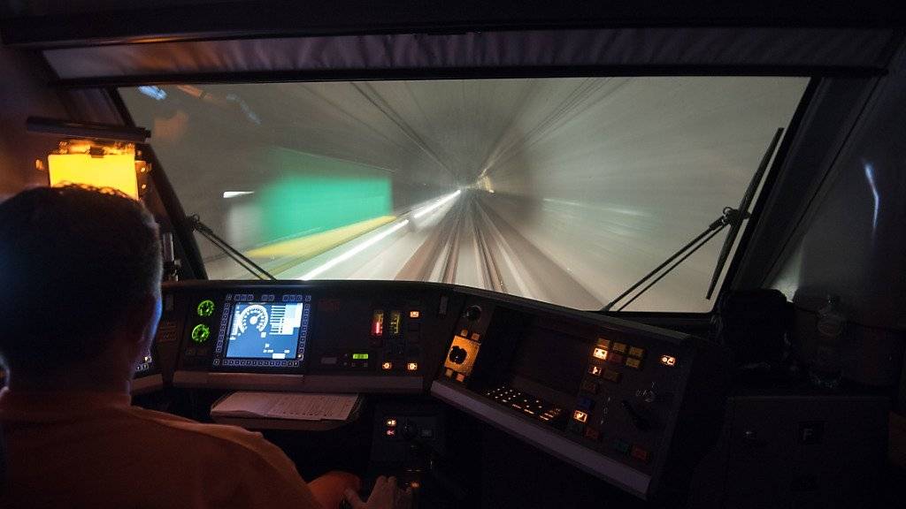 Blick in die Röhre: Die ersten Testfahrten durch den Gotthard-Basistunnel konnten bereits erfolgreich durchgeführt werden.
