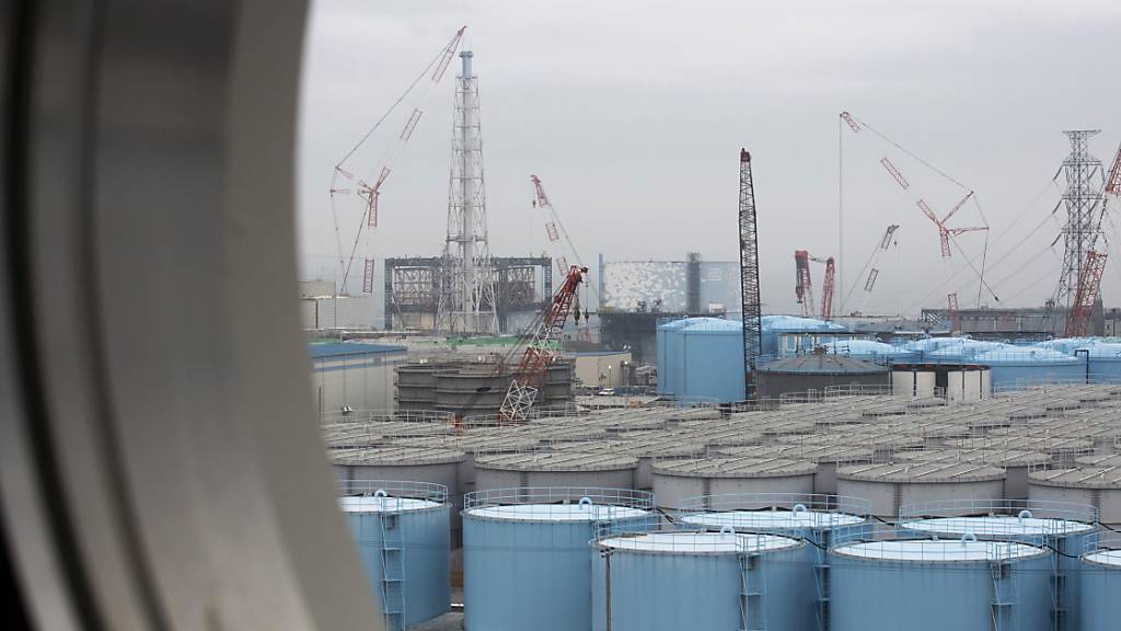 In solchen Wassertanks lagern in Fukushima Millionen von Litern radioaktiv verseuchtes Wasser.