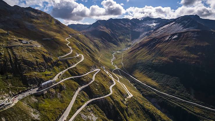 Furka-Passstrasse nach Winterpause wieder durchgehend befahrbar