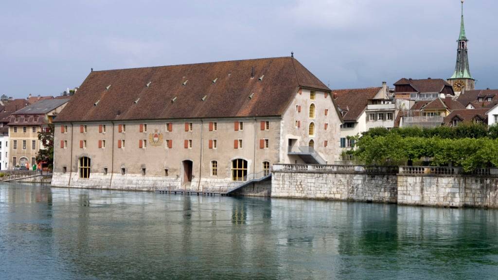 Eine 50-jährige Frau ist am Samstag in der Aare beim Landhaus in Solothurn gestorben. (Archivbild)