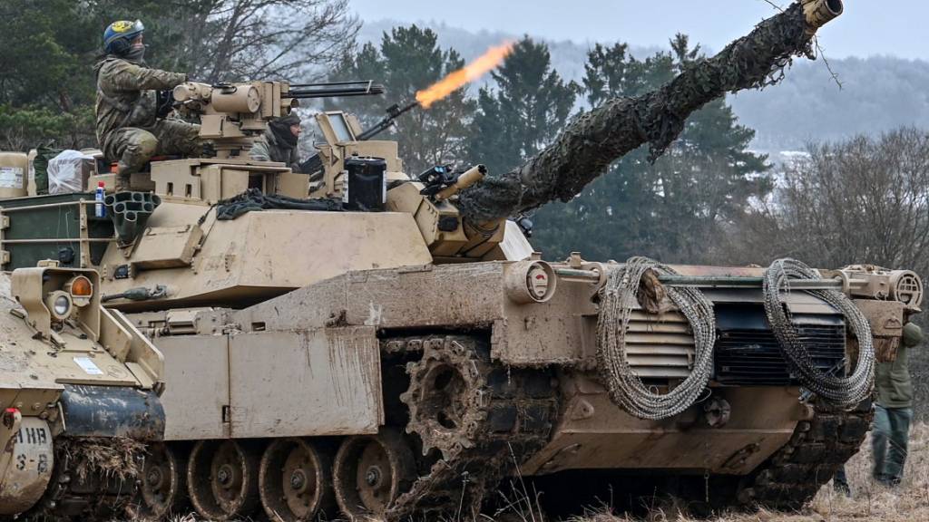 ARCHIV - Selenskyj bestätigt die Ankunft von Abrams-Panzern aus den USA. Foto: Armin Weigel/dpa