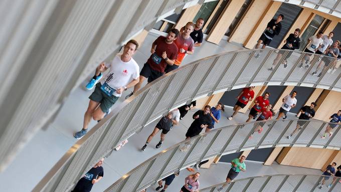 Spiralförmige Rennstrecke: 2'000 Personen messen sich bei «Vortex Race» am Campus Lausanne