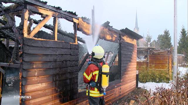 Campinghaus in Flammen