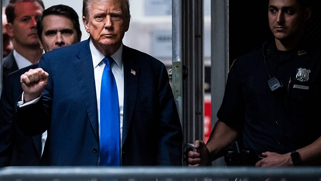 Der ehemalige US-Präsident Donald Trump kommt zum Strafgericht von Manhattan. Foto: Jabin Botsford/Pool The Washington Post/AP/dpa - ACHTUNG: Nur zur redaktionellen Verwendung und nur mit vollständiger Nennung des vorstehenden Credits