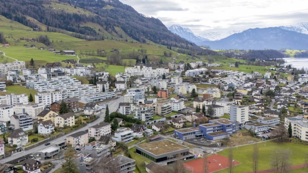Im Gebiet Seematt in der Gemeinde Küssnacht SZ soll das Schulhaus Seematt 1 einer anderen, nicht schulischen Nutzung, zugeführt werden. (Archivbild)