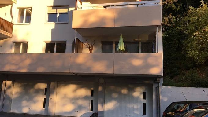 Kind nach Sturz von Balkon schwer verletzt