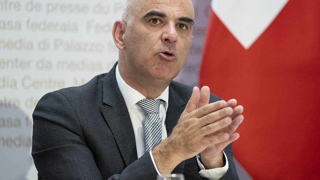 Gesundheitsminister Alain Berset sagte «Le Matin Dimanche», er habe noch «keine Zeit gehabt, um zu schauen», ob er die Krankenkasse wechseln werde. (Archivbild)