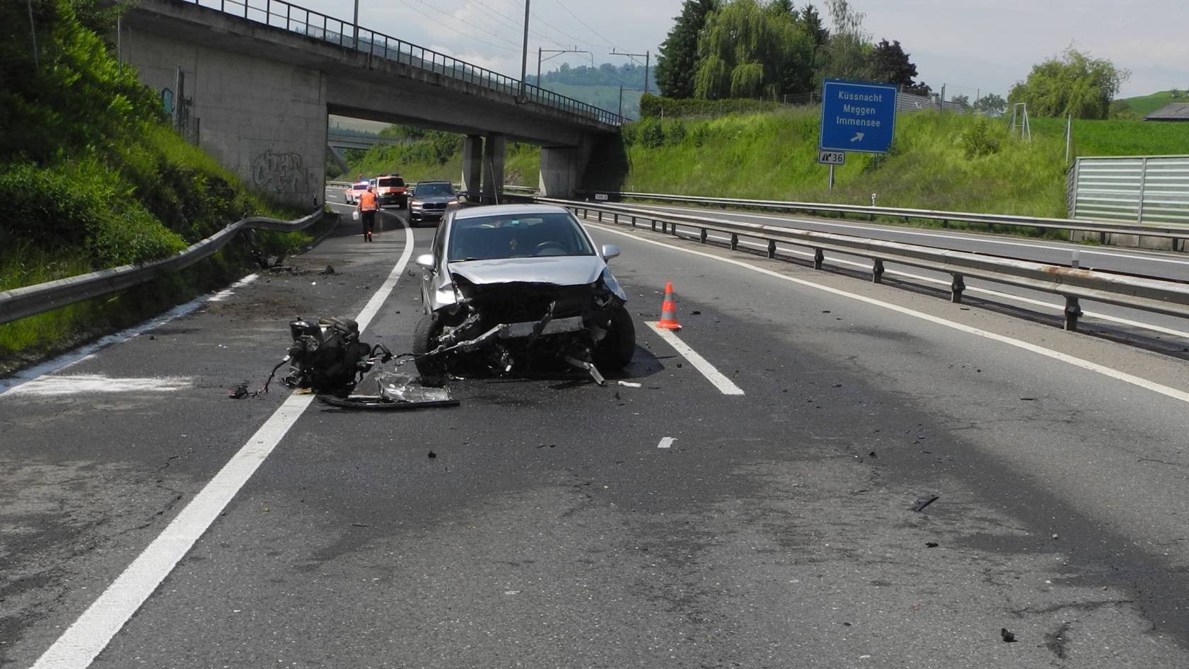 Massiver Sachschaden bei Selbstunfall in Küssnacht