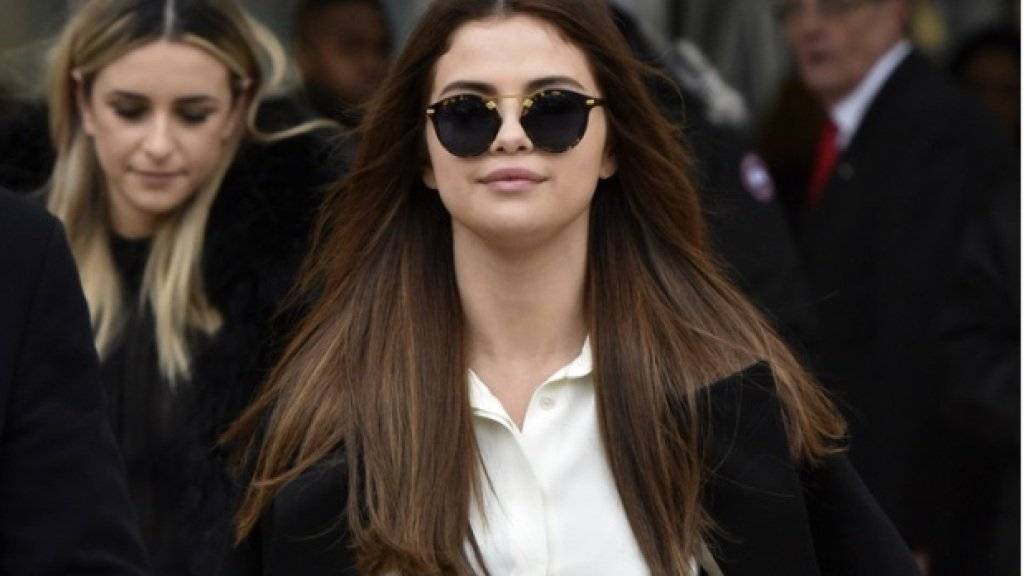 Die Sängerin Selena Gomez schaut darauf, dass sie in der Öffentlichkeit möglichst häufig präsent ist. So besuchte sie auch ein Konzert von Céline Dion (Archiv)