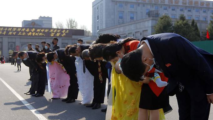 Nordkorea feiert «Tag der Sonne» mit Massentänzen und Feuerwerk