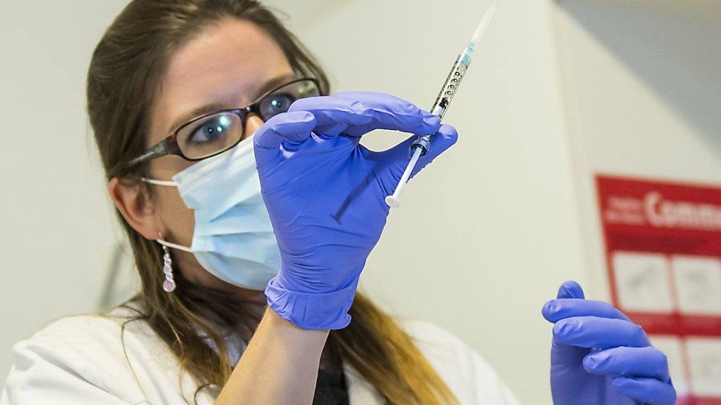 Auserwähltes Spital: Den Test des Impfstoffes «cAd3-EBOZ Lau» gegen Ebola führte das CHUV 2014 an 120 Freiwilligen durch. (Archiv)