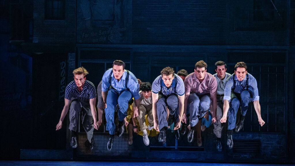 Schnell noch zu einem Auftritt im Musical Theater Basel, solange es nicht zum Hallenbad umgebaut wird. Szenenbild aus «West Side Story».
