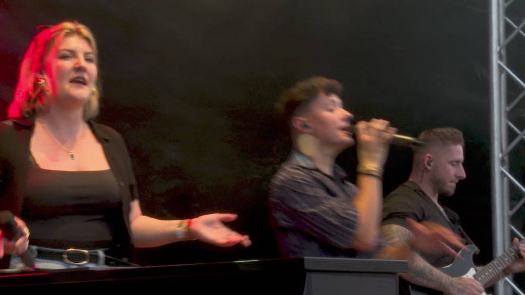 FM1-Moderatorin singt mit Remo Forrer am Openair Bütschwil