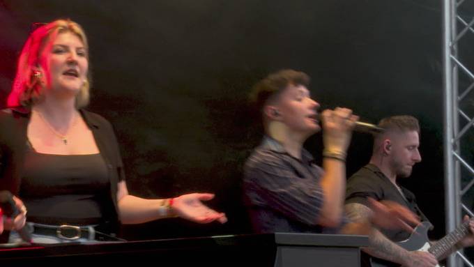 FM1-Moderatorin singt mit Remo Forrer am Openair Bütschwil