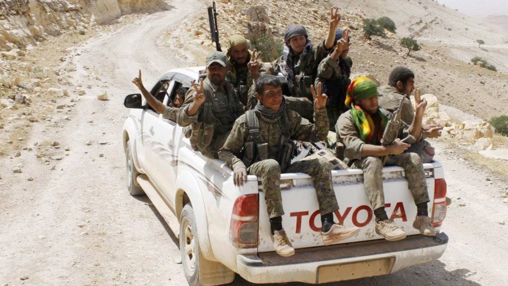 Kämpfer der kurdischen Volksverteidigungseinheiten YPG im Nordosten Syriens: Eine Allianz der YPG und weiteren Rebellengruppen haben einen Staudamm von der Dschihadistenmiliz IS zurückerobert. (Archivbild)