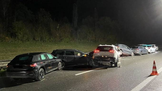 Vier Leichtverletzte nach Massenkarambolage auf Autobahn A12