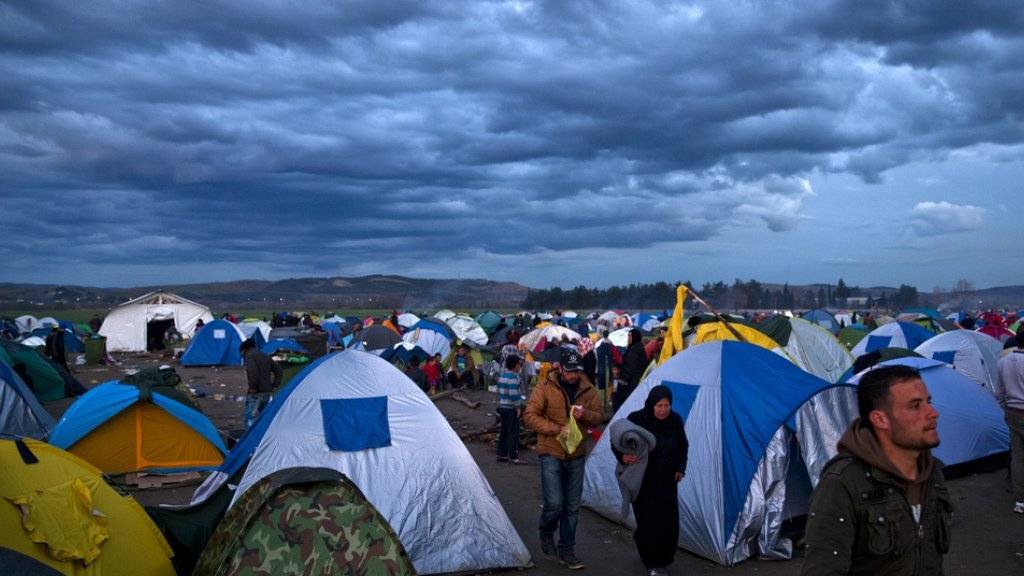 Blick auf das provisorische Flüchtlingslager bei Idomeni an der griechisch-mazedonischen Grenze. Die Menschen seien geschwächt, sagten Mitarbeiter von Hilfsorganisationen Reportern vor Ort