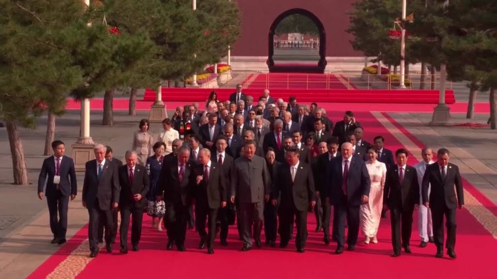 Ueli Maurer nimmt an Militärparade in China teil