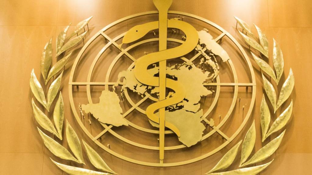 Das Logo der Weltgesundheitsorganisation WHO im europäischen Hauptquartier der Vereinten Nationen in Genf. Nach Monaten der abnehmenden Infektionszahlen in Europa ist das Coronavirus auf dem Kontinent laut dem Regionalbüro der Weltgesundheitsorganisation WHO wieder auf dem Vormarsch.