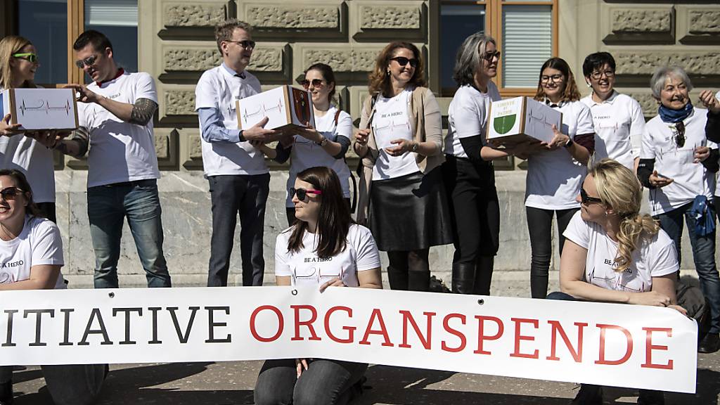 Das Jeune Chambre Internationale (JCI) hat Mitte März 2019 die Volksinitiative «Organspende fördern-Leben retten» mit rund 145'000 Unterschriften eingereicht. (Archivbild)