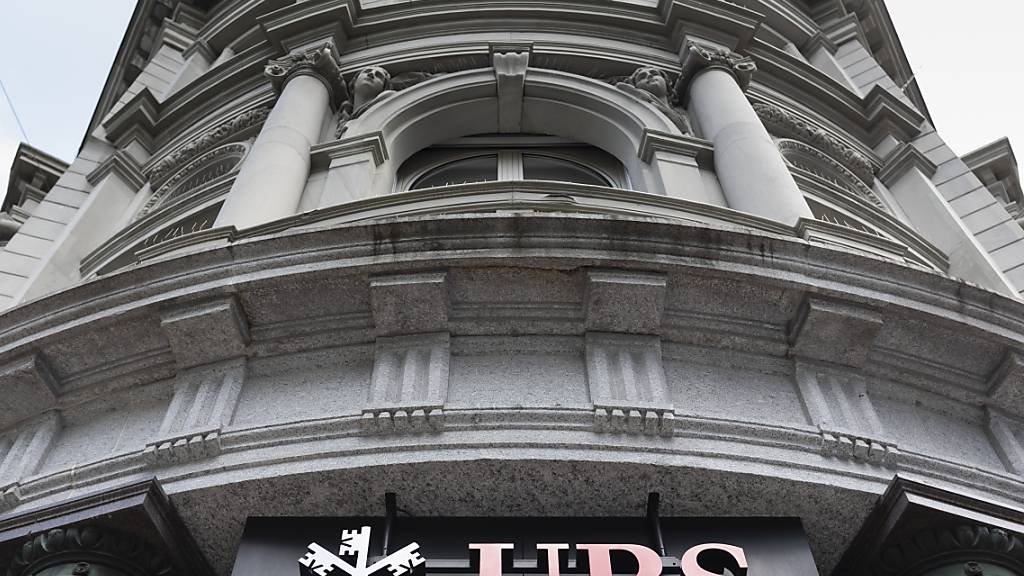 Die Grossbank UBS zieht sich in Spanien aus dem Geschäft mit vermögenden Privatkunden zurück. Sie verkauft die Tochter UBS Gestion an die spanische Singular Bank.(Archivbild)
