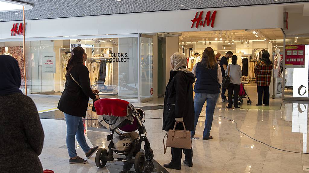 Trotz anhaltender Einschränkungen durch die Pandemie hat H&M den Umsatz weiter erhöht. (Archivbild)