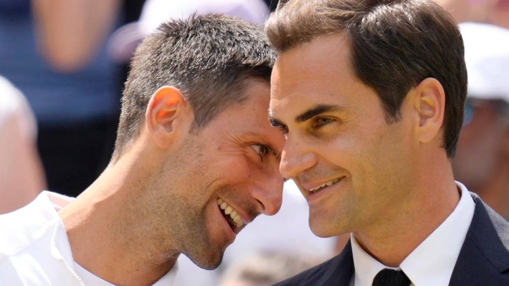 Zwei Aushängeschilder des Tennissports: Novak Djokovic und Roger Federer beim Small-Talk 2022 in Wimbledon