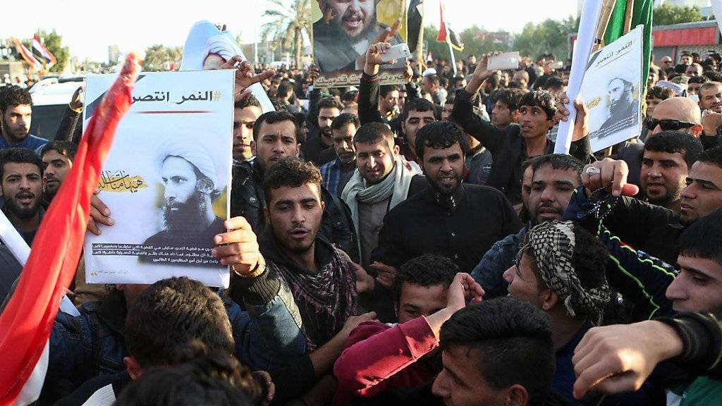 In der südirakischen Stadt Basra demonstrierten bereits am Montag Anhänger des radikalen Schiitenpredigers Muktada al-Sadr gegen die Hinrichtung al-Nimrs. (Bild vom Montag)