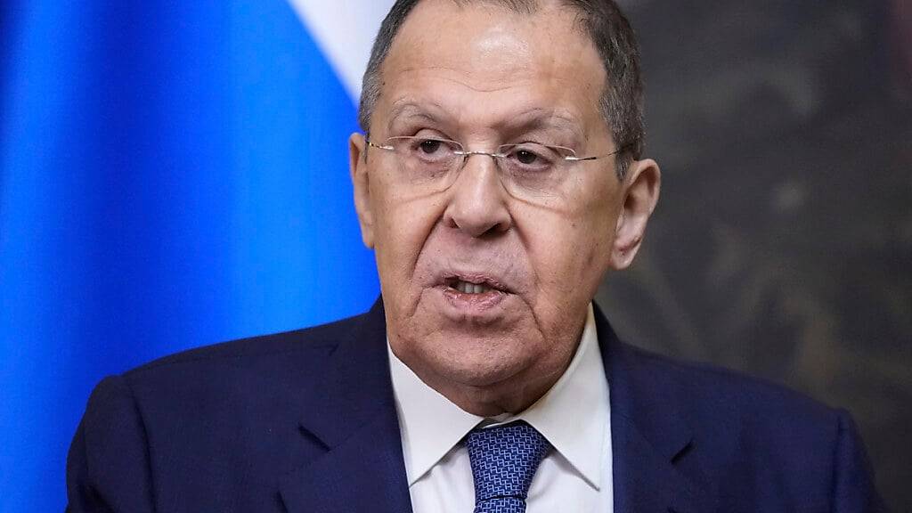 ARCHIV - Der russische Außenminister Sergej Lawrow nimmt nach seinem Treffen mit den Außenministern der Konföderation der Sahel-Staaten an einer gemeinsamen Pressekonferenz teil. Foto: Pavel Bednyakov/Pool AP/dpa
