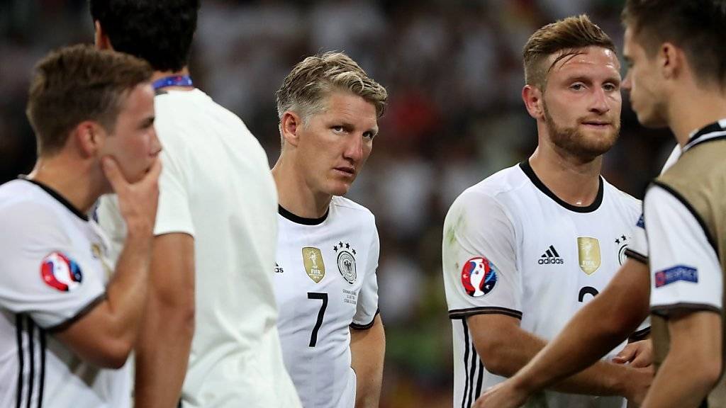 Captain Bastian Schweinsteiger und seine deutschen Nationalmannschaftskollegen müssen das EM-Out im Halbfinal verdauen