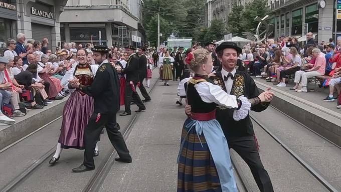 Orangenmost und Folklore: Die «Beggerieder Trachteleyt» am Eidg. Trachtenfest