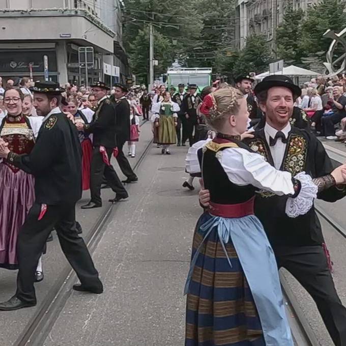 Orangenmost und Folklore: Die «Beggerieder Trachteleyt» am Eidg. Trachtenfest