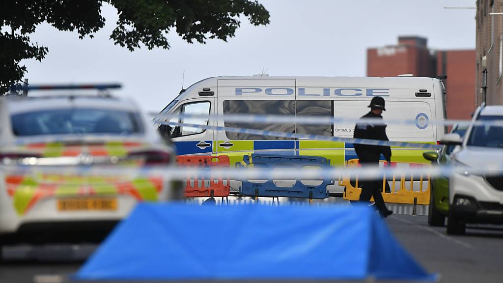 In Birmingham hat die Polizei den Tatort weitläufig abgesperrt. Foto: Jacob King/PA Wire/dpa