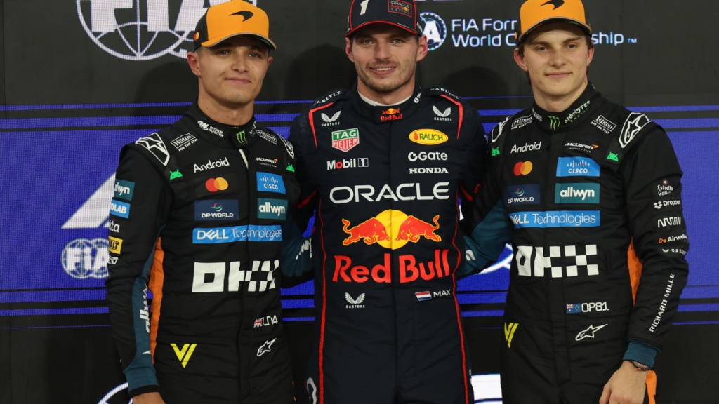 Max Verstappen (Mitte) erhöht mit der Eroberung der Pole-Position den Druck auf WM-Leader Lando Norris (links). Norris' Teamkollege Oscar Piastri braucht von Startplatz 3 eine Aufholjagd