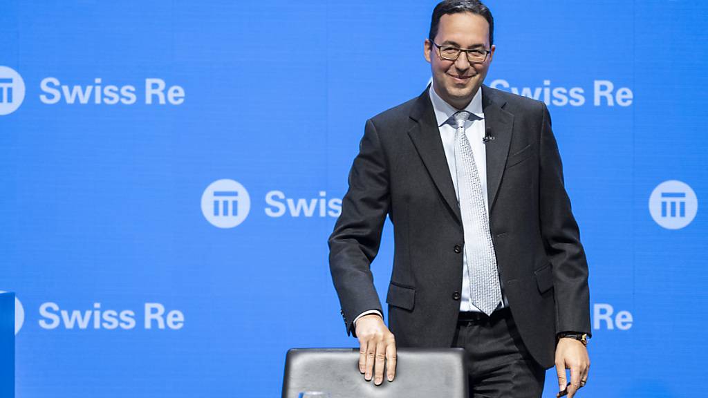 Das Swiss Re-Management um CEO Christian Mumenthaler (Bild) will den Gewinn kräftig steigern. (Archivbild)