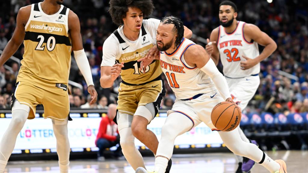 Die New York Knicks (Jalen Brunson) halten die Washington Wizards (Kyshawn George) auf Distanz