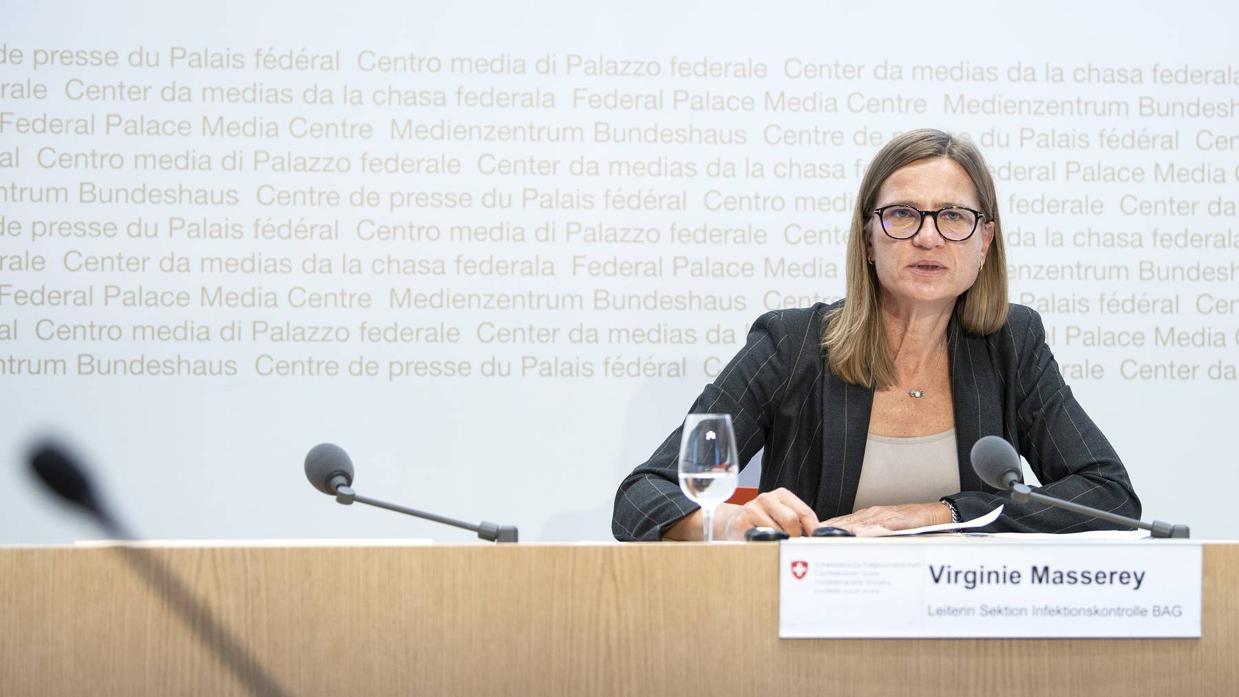 Virgine Masserey, Leiterin Sektion Infektionskontrolle vom BAG an einer Pressekonferenz in Bern.