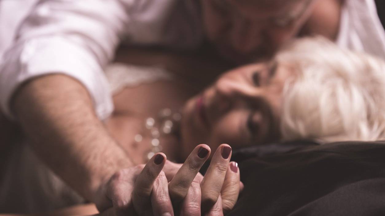 Sex im Alter ist nicht für beide Partner gleich gesund.