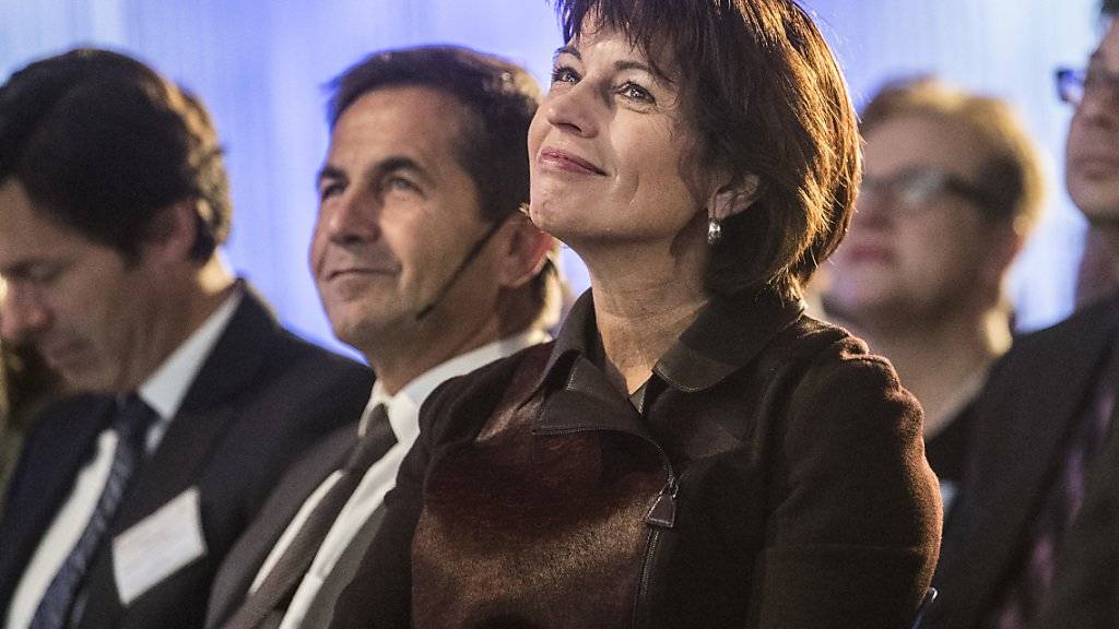 Bundespräsidentin Doris Leuthard war eine von vielen hochrangigen Gästen an der ersten Konferenz «Digitale Schweiz» in Biel BE.