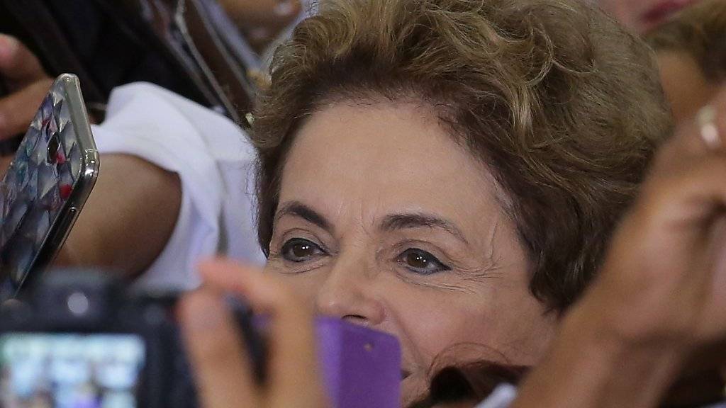 Rousseff kommt nicht aus den Negativschlagzeilen heraus - nun ermittelt die Justiz im Korruptionsskandal auch gegen die bedrängte Präsidentin.