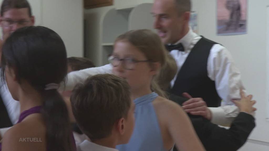 Tango oder Walzer: Die Primarschüler in Bözberg schwingen das Tanzbein