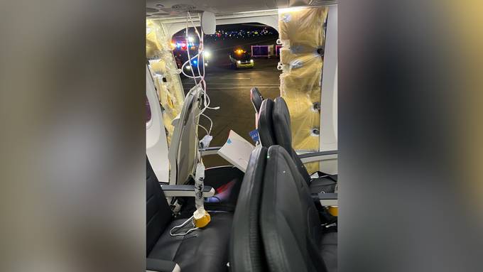 Maschine von Alaska Airlines verliert während des Fluges ein Fenster