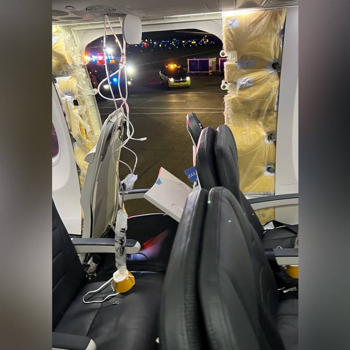 Maschine von Alaska Airlines verliert während des Fluges ein Fenster