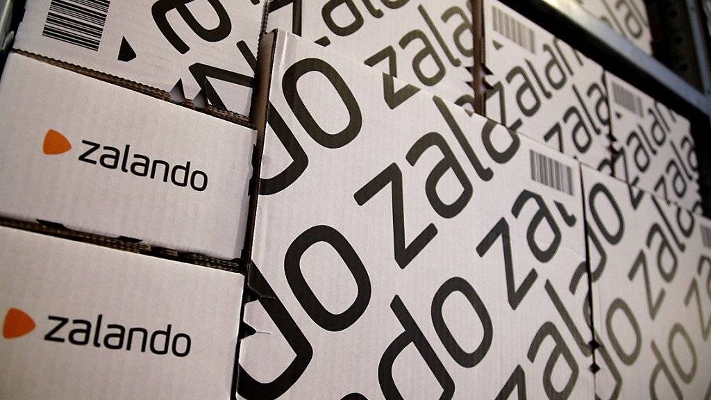 Dem Online-Modehändler Zalando hat im ersten Quartal der warme Winter zugesetzt. (Archivbild)