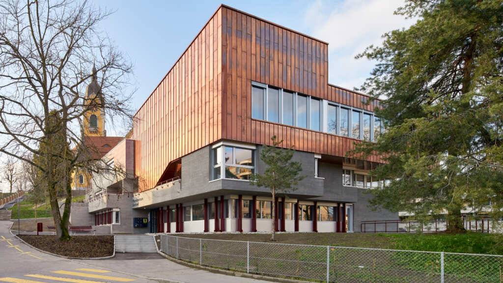 Umbau und Erweiterung des Pfarreizentrums Gerliswil in Emmenbrücke LU durch die Architekten Lussi + Partner, Luzern.