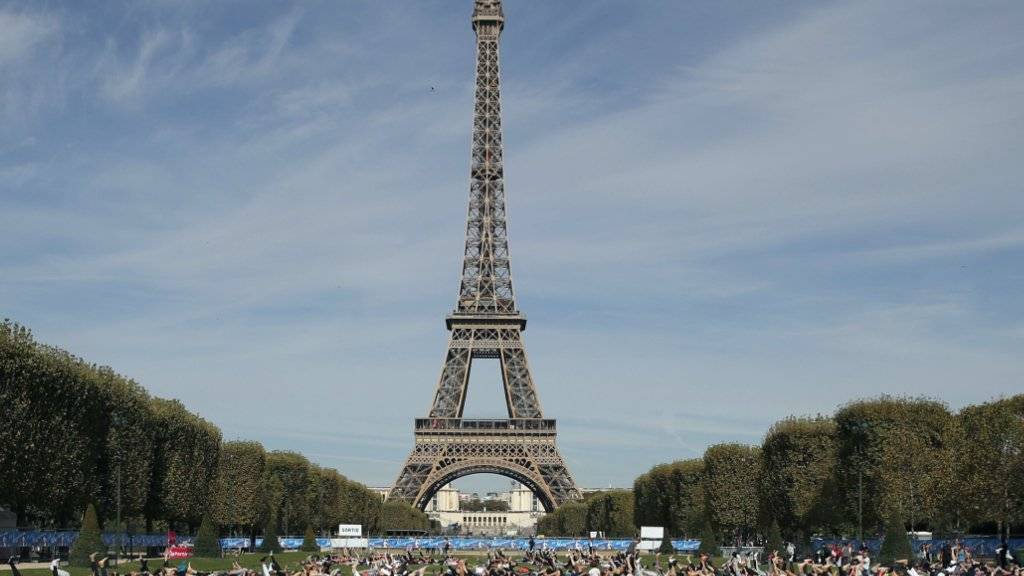 Die Proteste in Frankreich verärgern zunehmend auch die Touristen - ausser etlichen Museen schliesst am Samstag auch der Eiffelturm.
