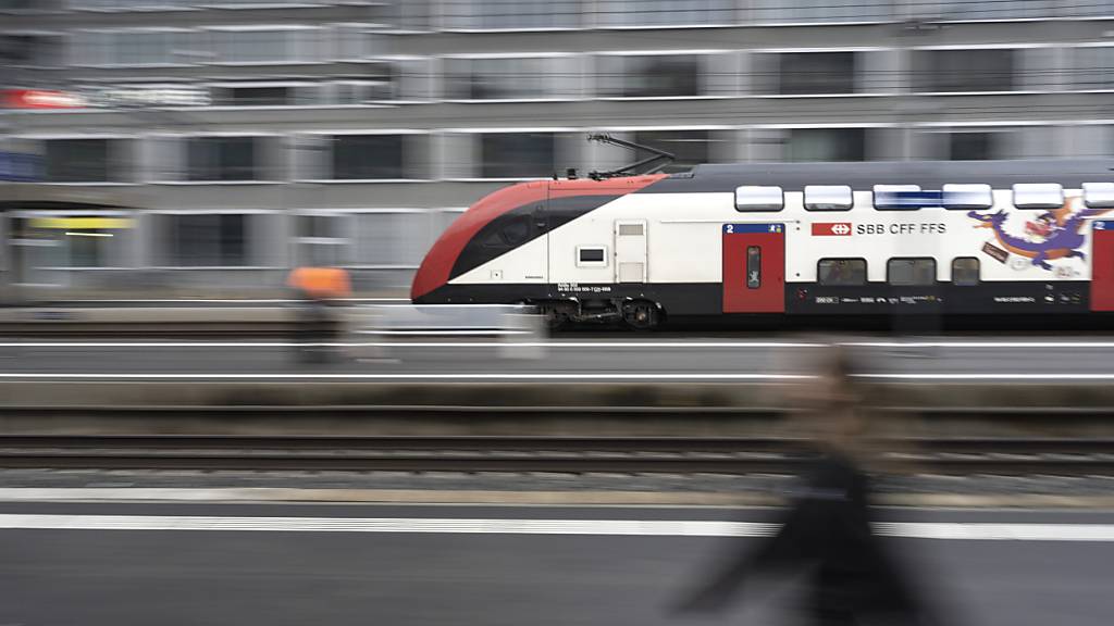 Im Raum Zürich kam es am Donnerstagmorgen zu Zugsausfällen, Verspätungen und Umleitungen: Die Strecke zwischen Glanzenberg und Dietikon ZH war teilweise unterbrochen. (Symbolbild).