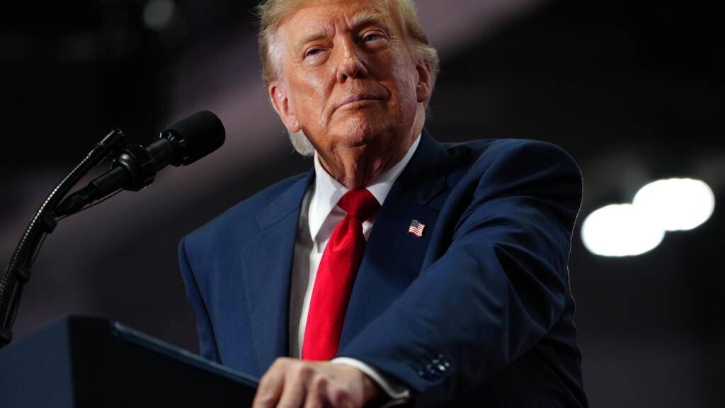 US-Präsident Donald Trump spricht während einer Wahlkampfveranstaltung. Foto: Julia Demaree Nikhinson/AP/dpa