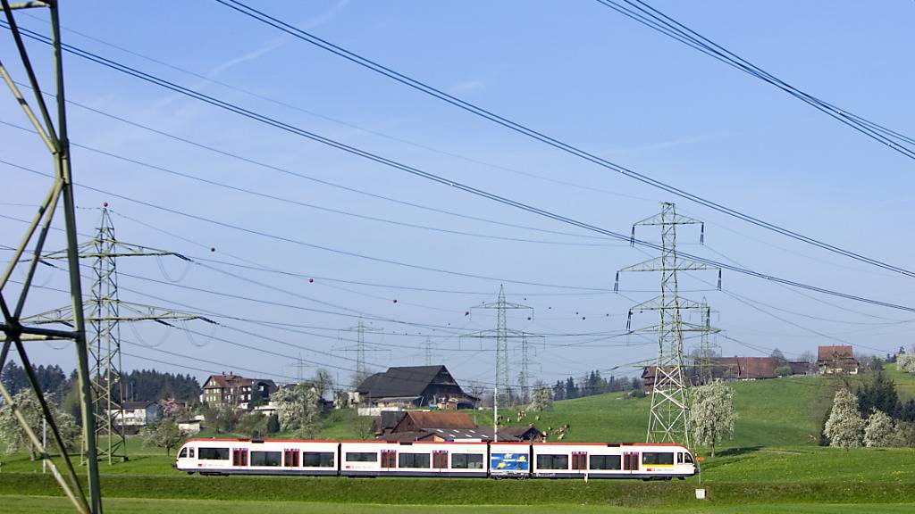 Falls der Strom knapp würde, hätte dies auch Auswirkungen auf den öffentlichen Verkehr. Der Bundesrat hat die entsprechenden Szenarien konkretisiert. (Themenbild)